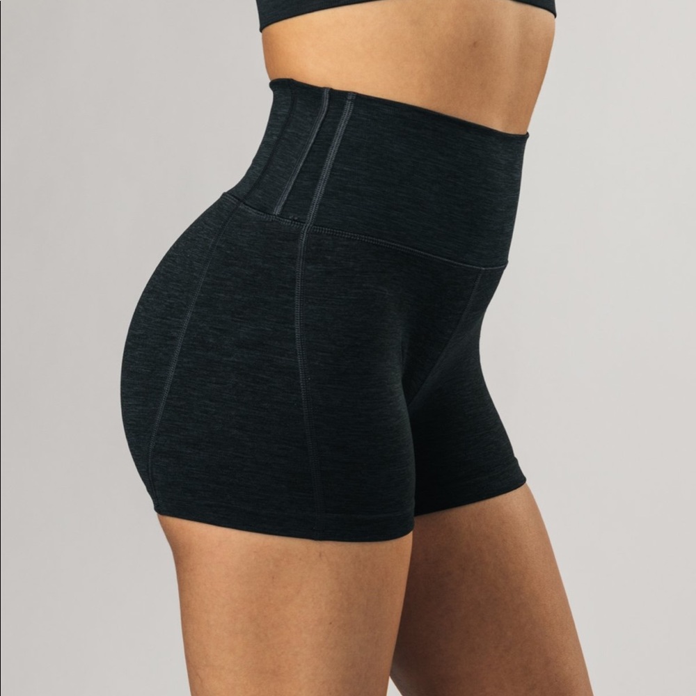 Alphalete Seamless Shorts - Sea Pebble